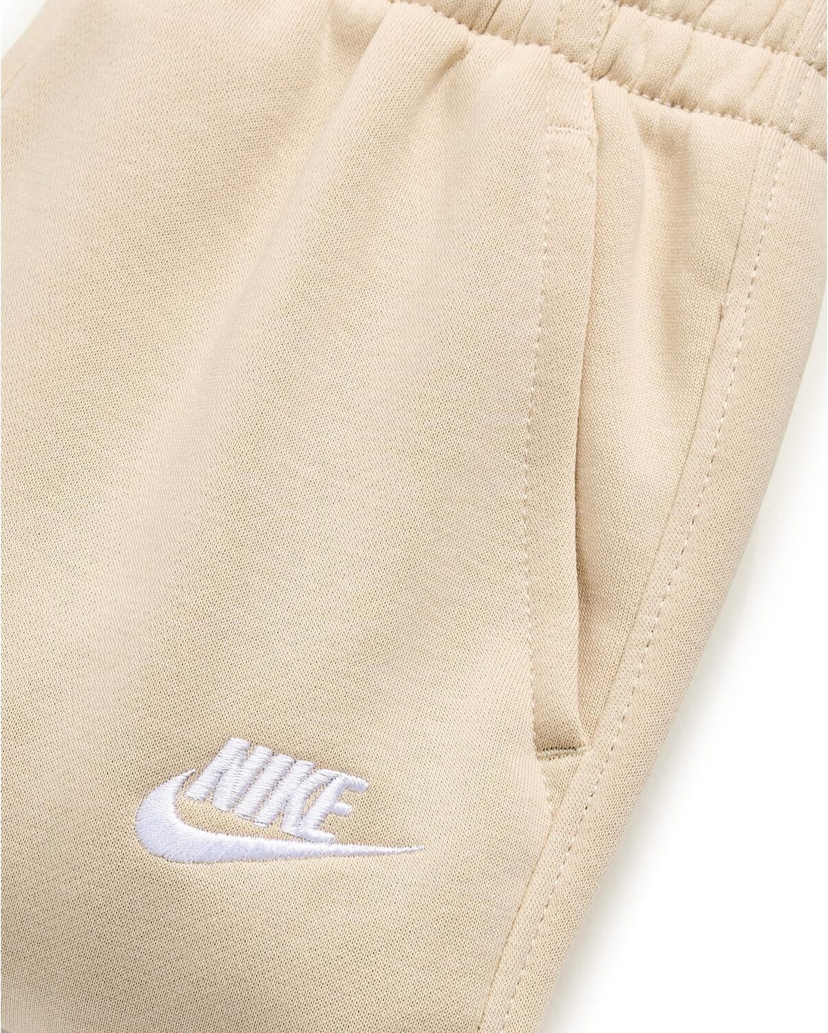 Брюки Nike Kids Sportswear Club Fleece Joggers, цвет Sanddrift/White — фото 3