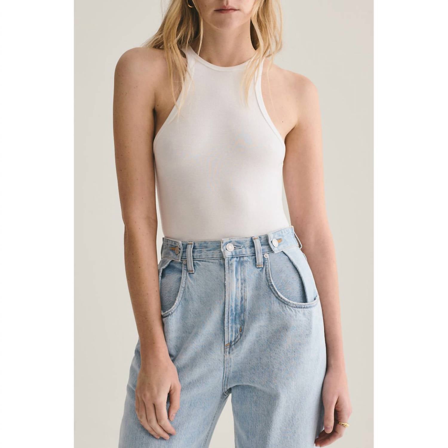 

Боди Rianne High Neck Racerback в белом цвете AGOLDE