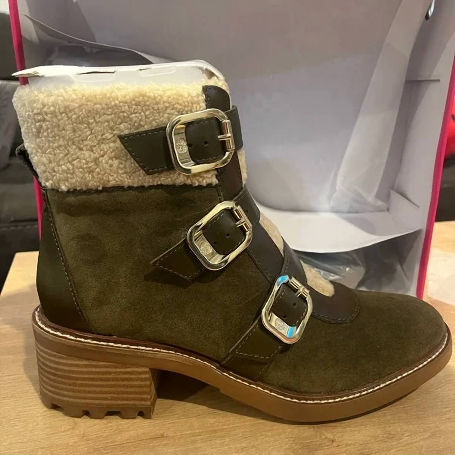 Женские кожаные ботинки Klerica в оливковом цвете Vince Camuto — фото 3