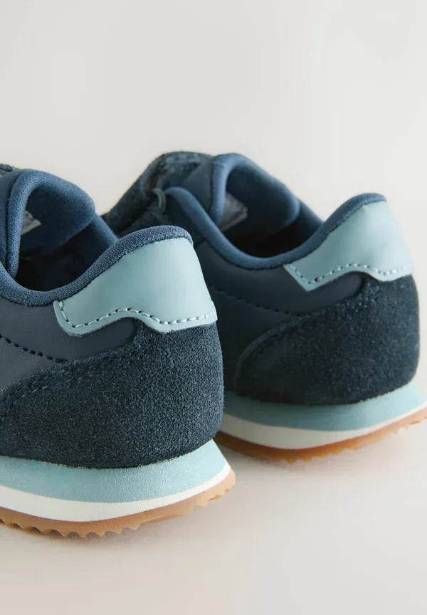 Кроссовки на липучках Wide fit (g) fit - touch fastening trainers - baby shoes Next, темно-синий — фото 4