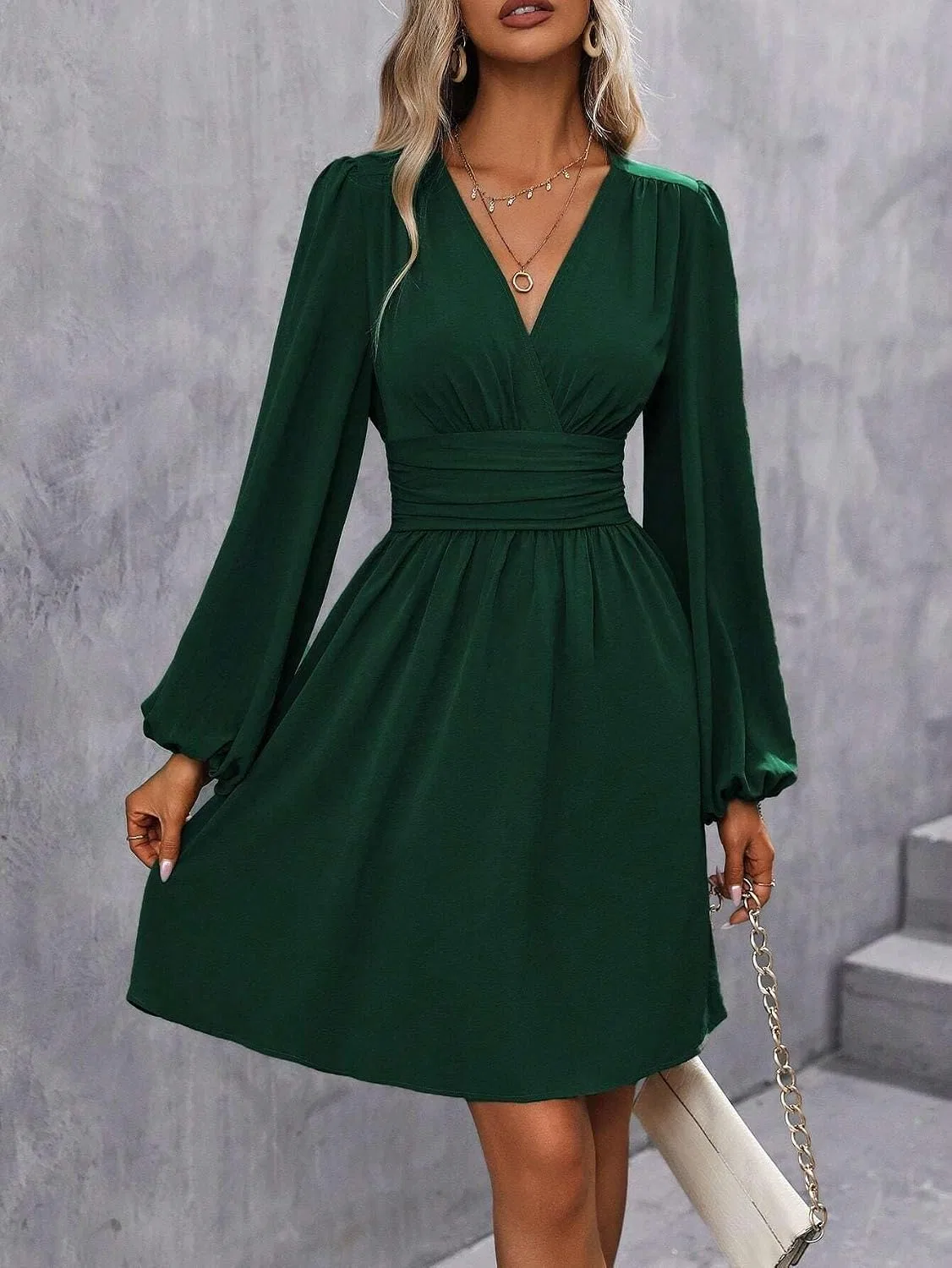 Женское короткое платье с V-образным вырезом и рукавами-фонариками, Dark Green — фото 4