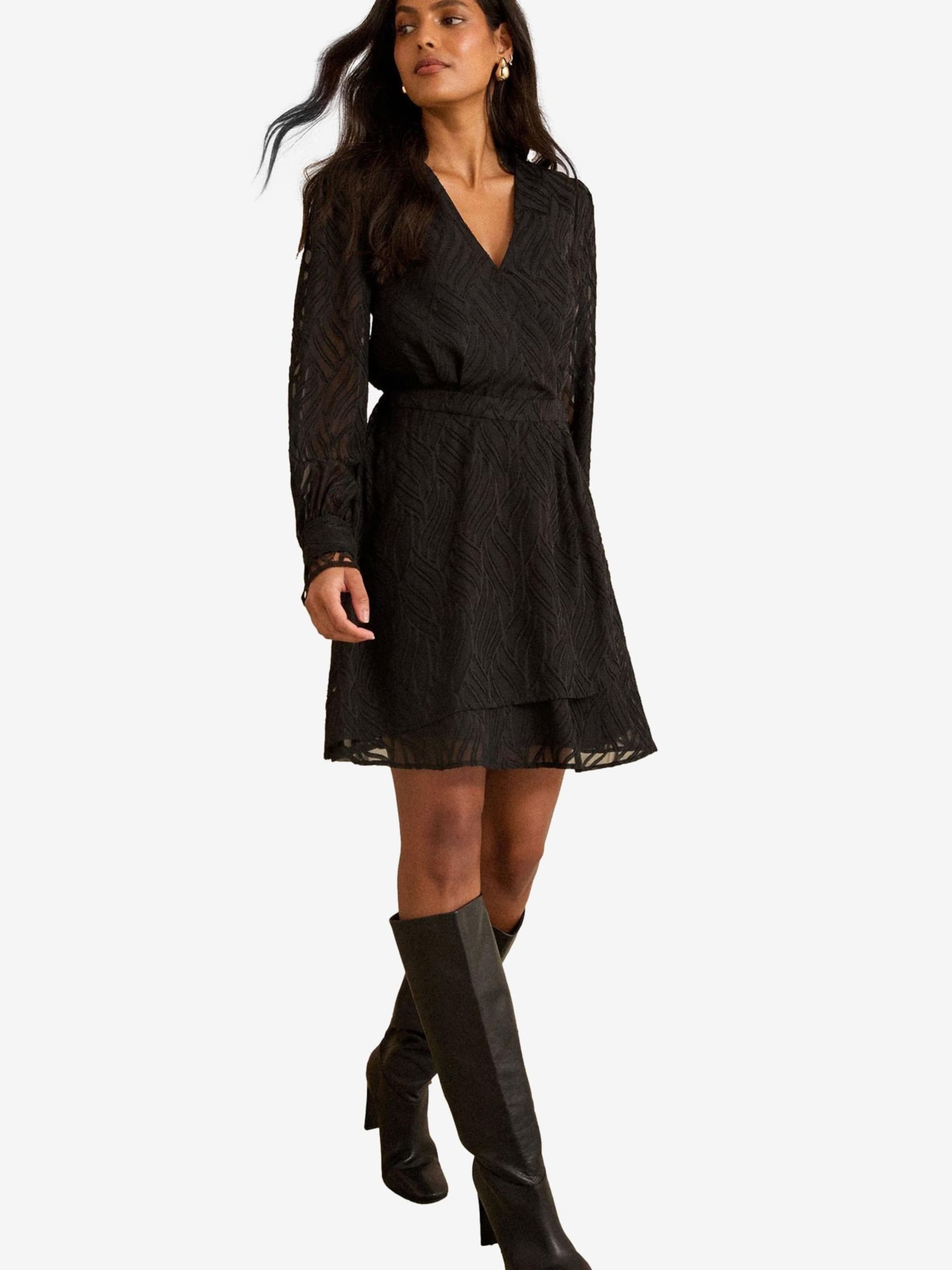 

Love & roses Платье в черном цвете