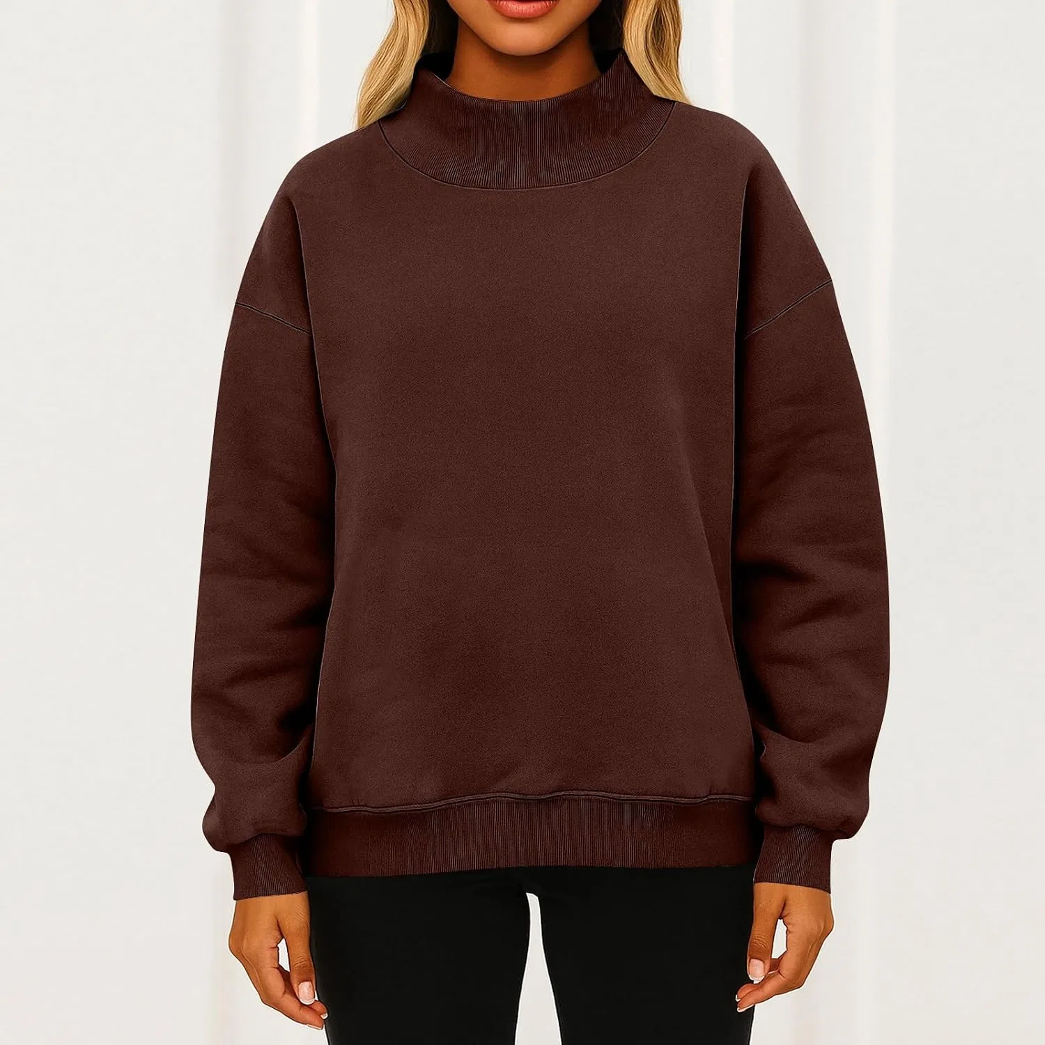 Женский свитшот с воротником-хомутом, модель Turtleneck, кофейный — фото 3