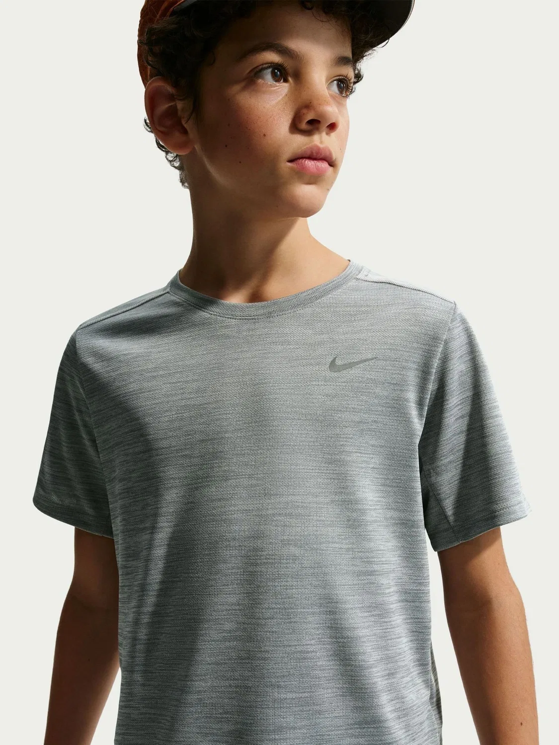 Футболка Nike Miler Dri-FIT с коротким рукавом, дымчато-серый