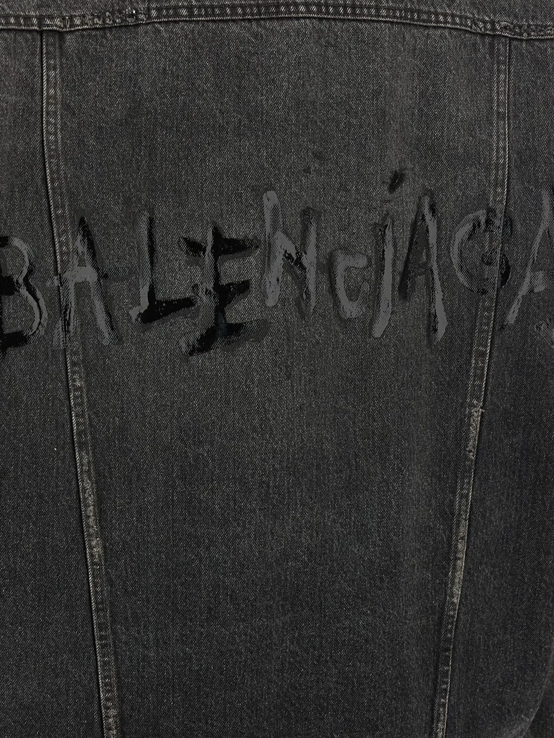 Джинсовая куртка с потертостями Balenciaga, серый — фото 2