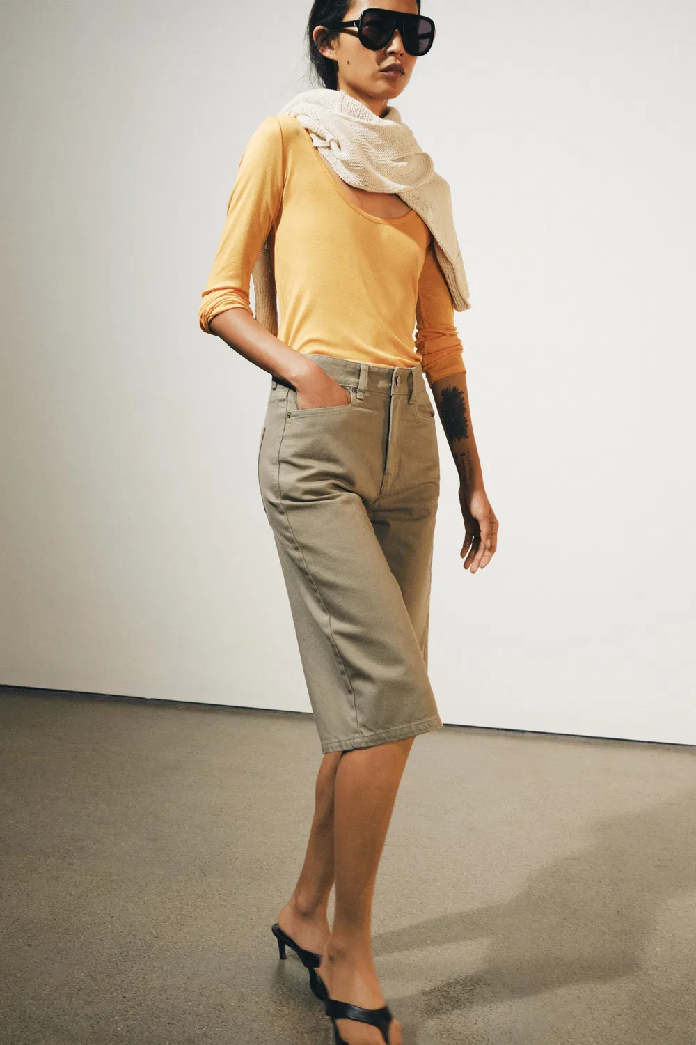 Джинсовые шорты-бермуды средней посадки из коллекции ZW ZARA, Khaki