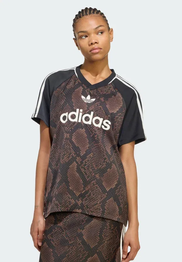 Футболка с принтом под змеиную кожу из атласа Adidas Originals