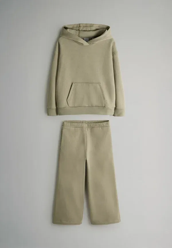 Комплект спортивный из худи и брюк Regular Fit The Set Khaki, черный/хаки — фото 2