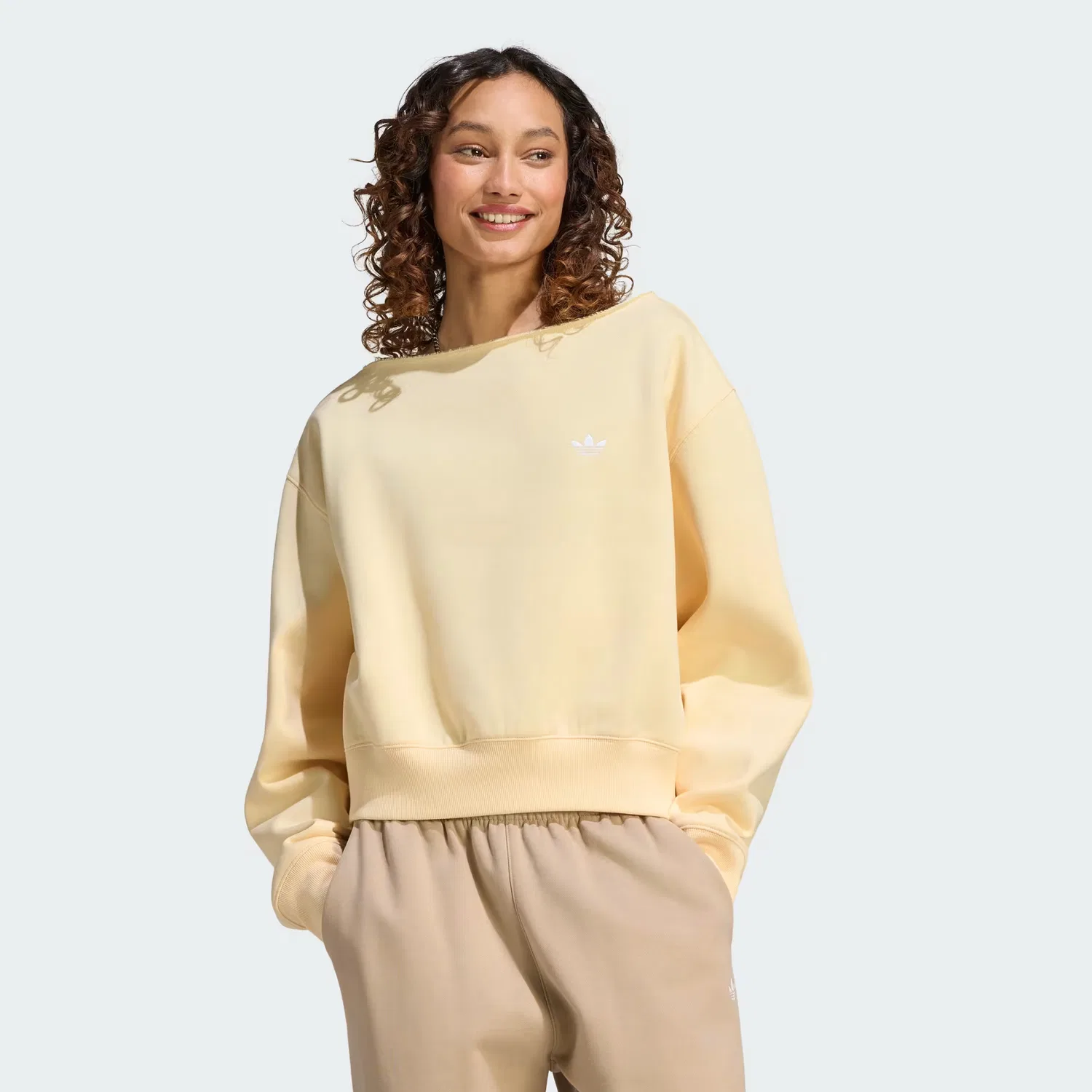 Женская толстовка с вырезом лодочка Essentials Fleece Adidas Originals, теплый ванильный