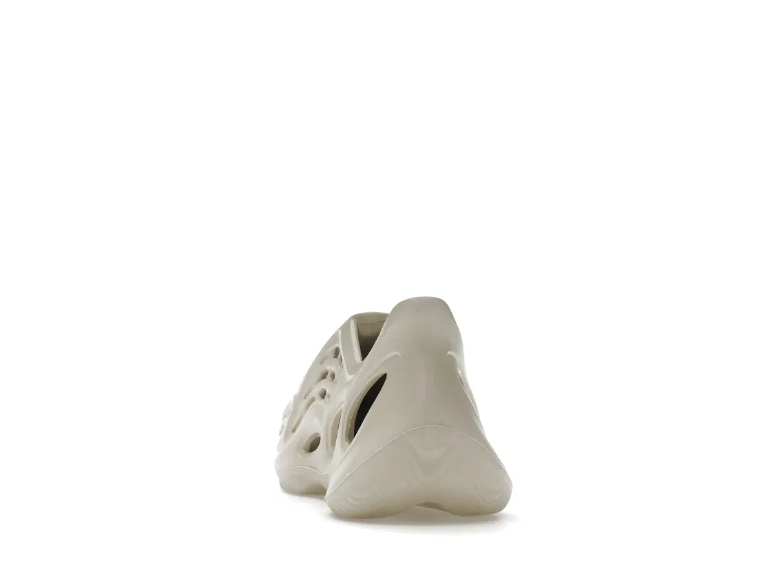Детские кроссовки-клоги без шнуровки Yeezy Foam RNR Adidas, Sand — фото 4
