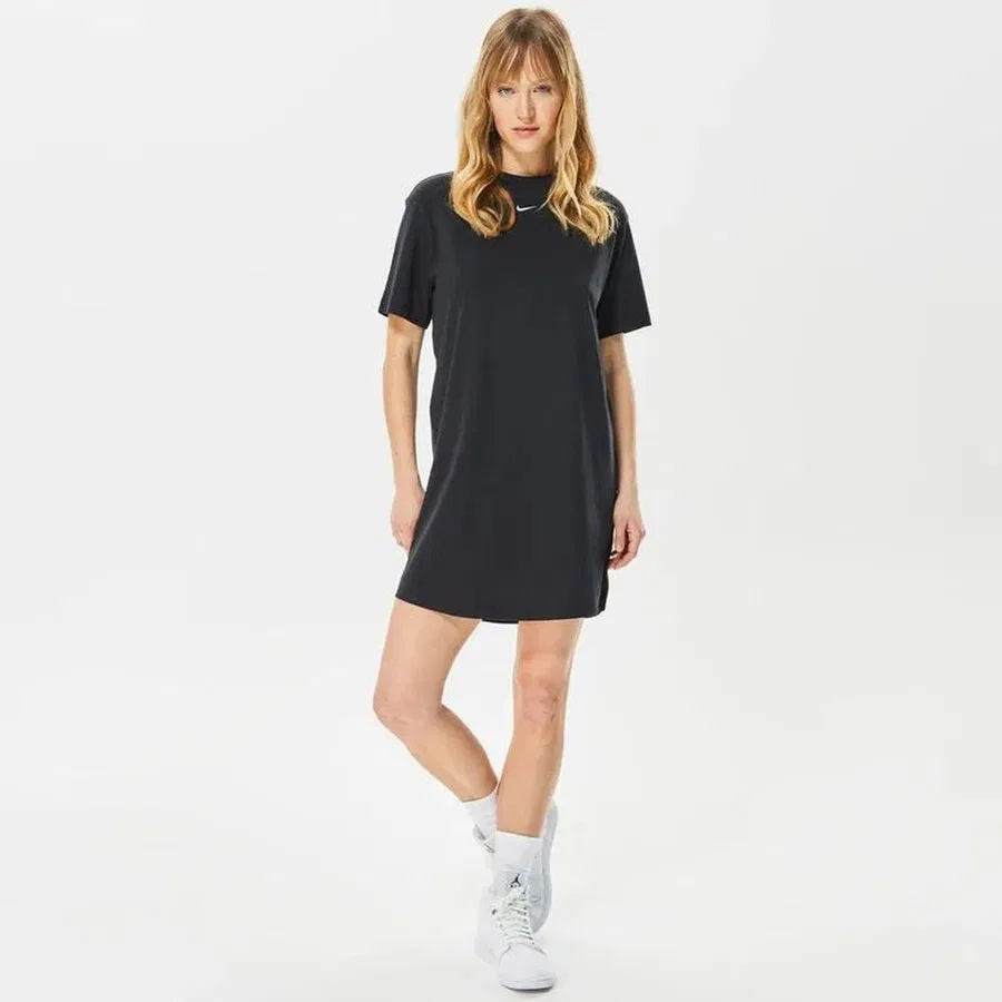 Футболка женская с коротким рукавом из 100% хлопка Nike Sportswear Essential, M, Черный — фото 2