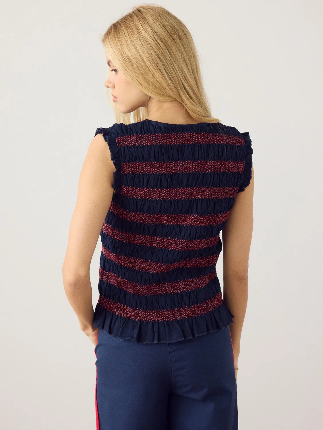 Топ без рукавов с защипами, модель Navy Blue/Red Shirred Sleeveless Button Through Top Next, темно-синий/красный — фото 3