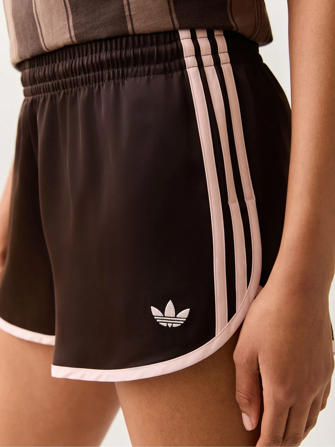 Шорты беговые с полосками adidas originals, коричневый — фото 4