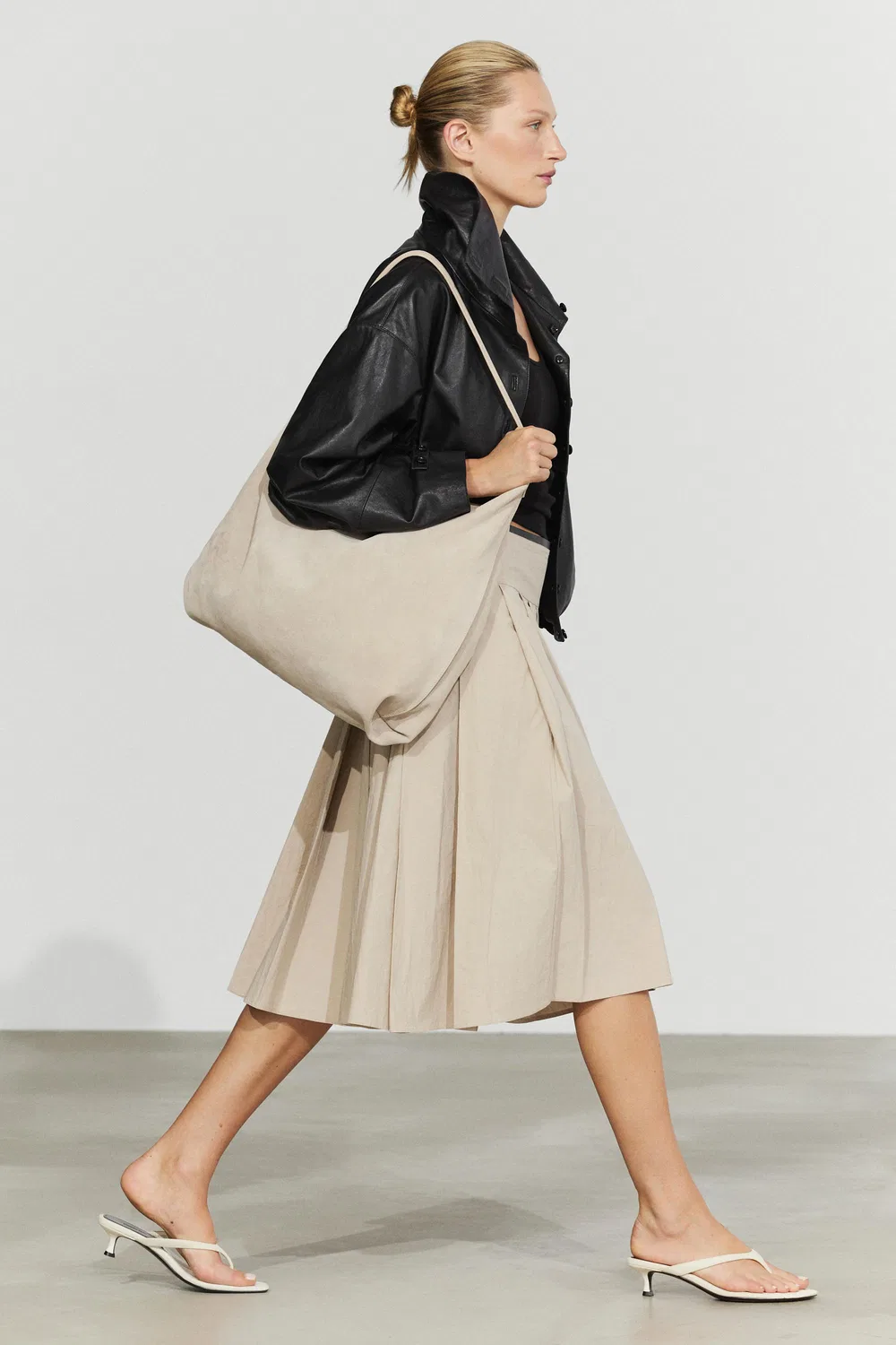 Юбка миди Massimo Dutti, плиссированная с контрастным поясом, песочный — фото 4