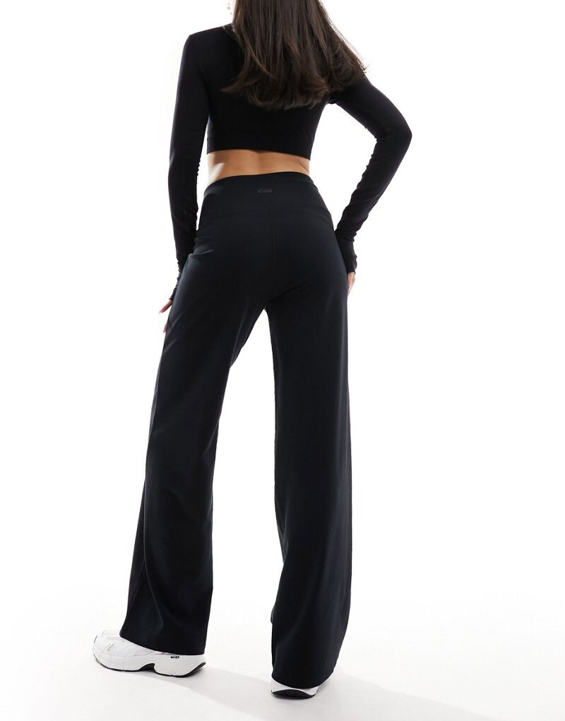 

ASOS 4505 Studio – черные мягкие брюки с широкими штанинами