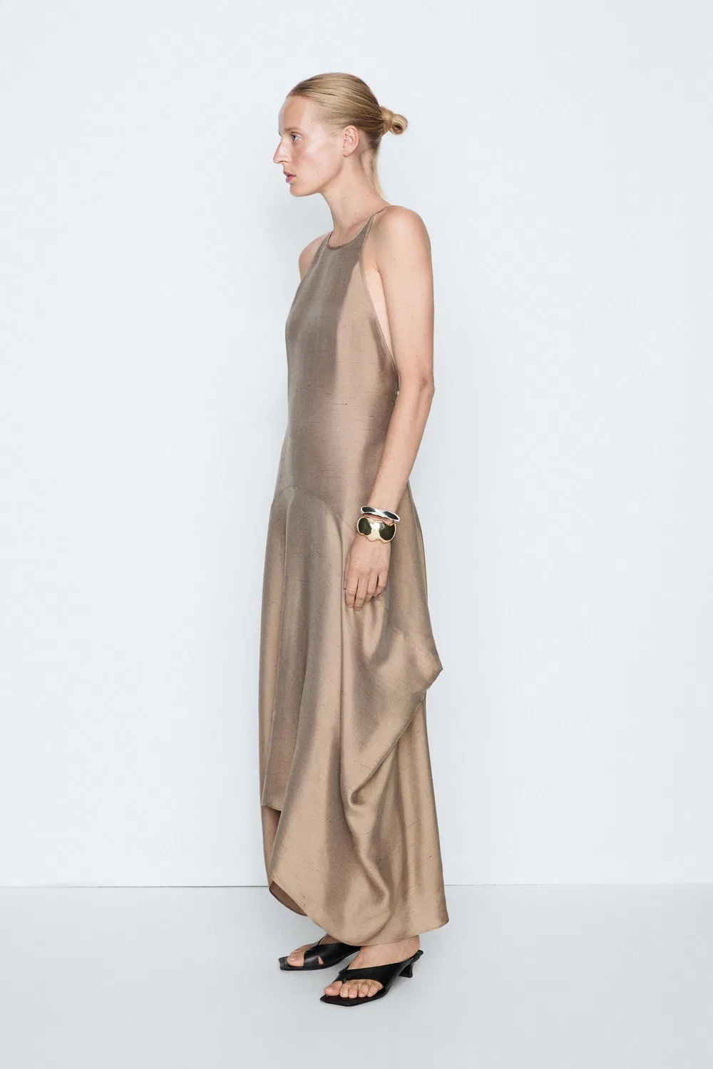 Платье Massimo Dutti, струящееся атласное платье с бретелькой через шею, коричневый — фото 2