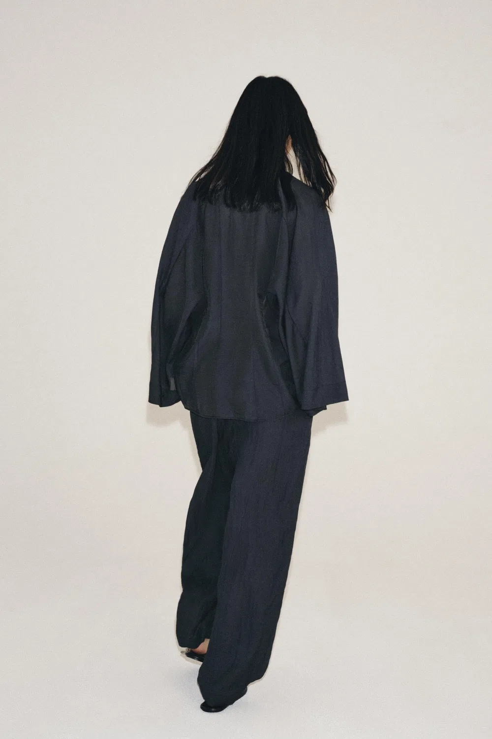 Рубашка-свитер из коллекции ZW с застежкой в виде лягушки. ZARA, Dark grey — фото 3