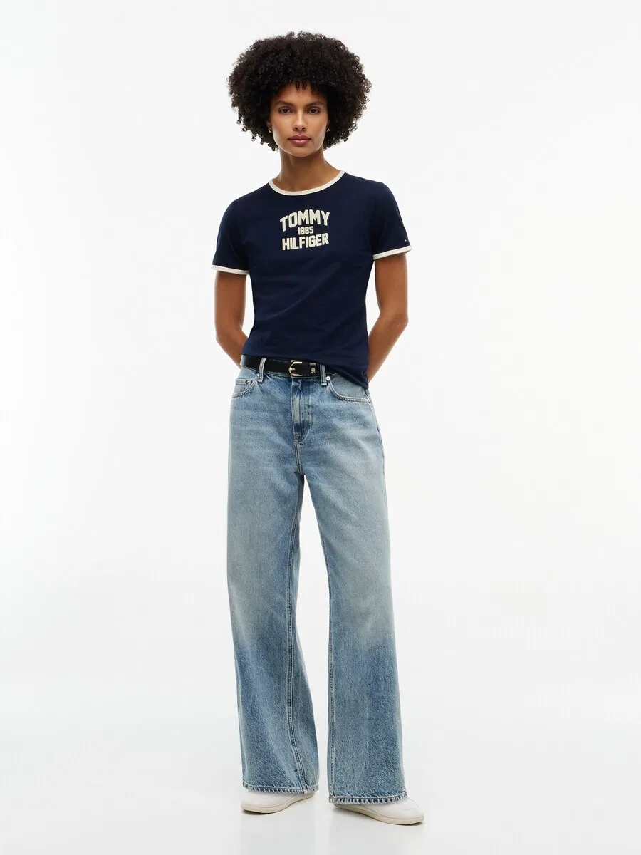 Футболка TOMMY HILFIGER 'Varsity' темно-синего цвета — фото 4