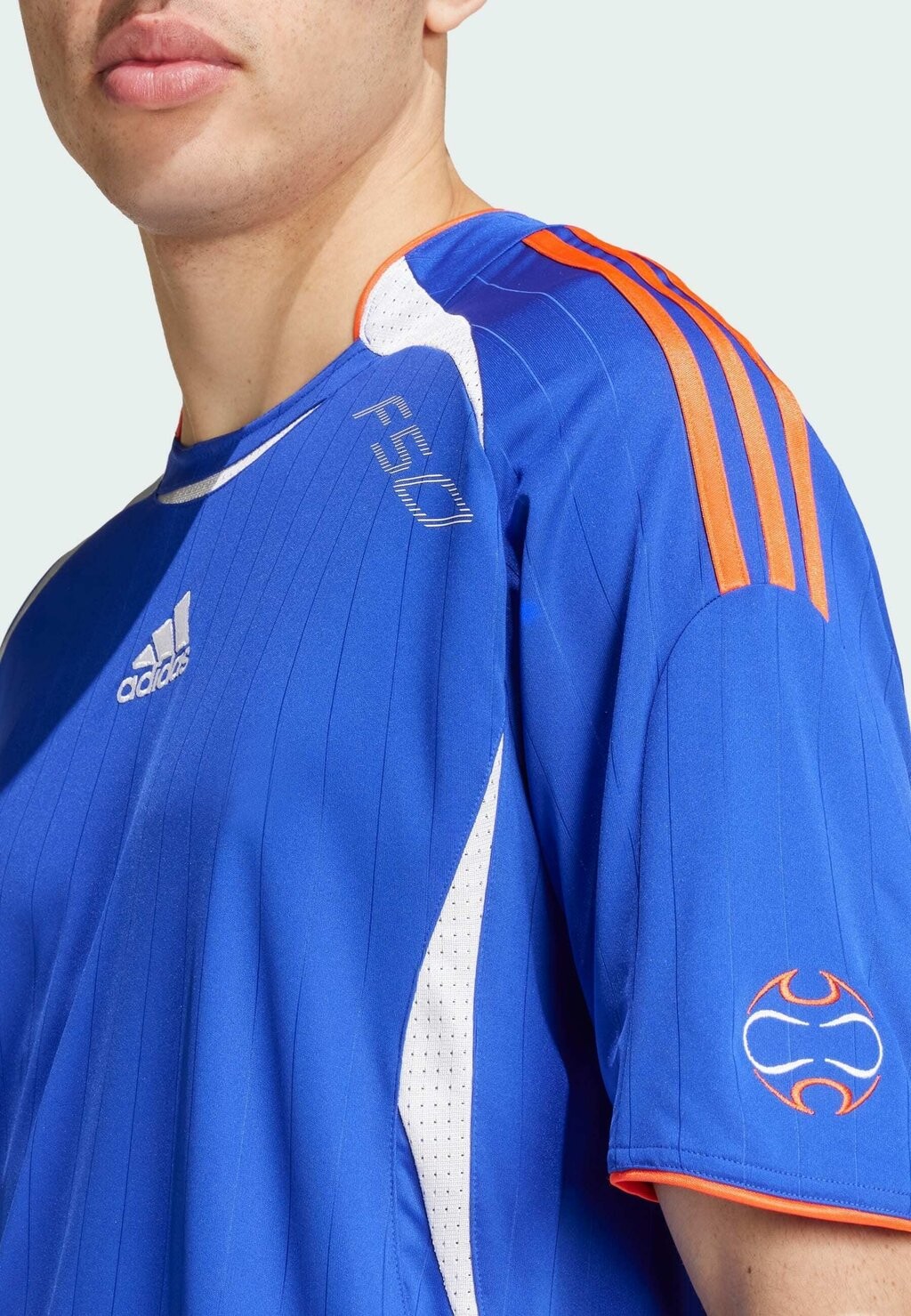 

Футболка с принтом adidas Performance, ярко-синий