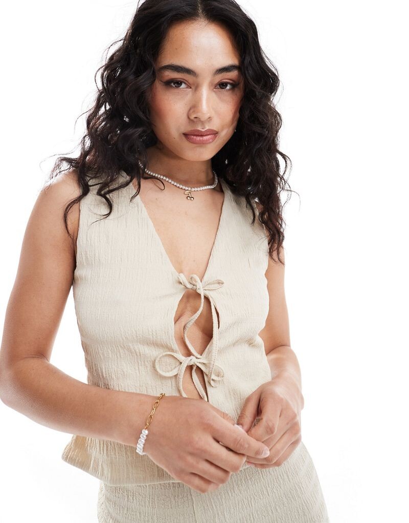 

Удлиненный текстурированный жилет с завязками ASOS DESIGN