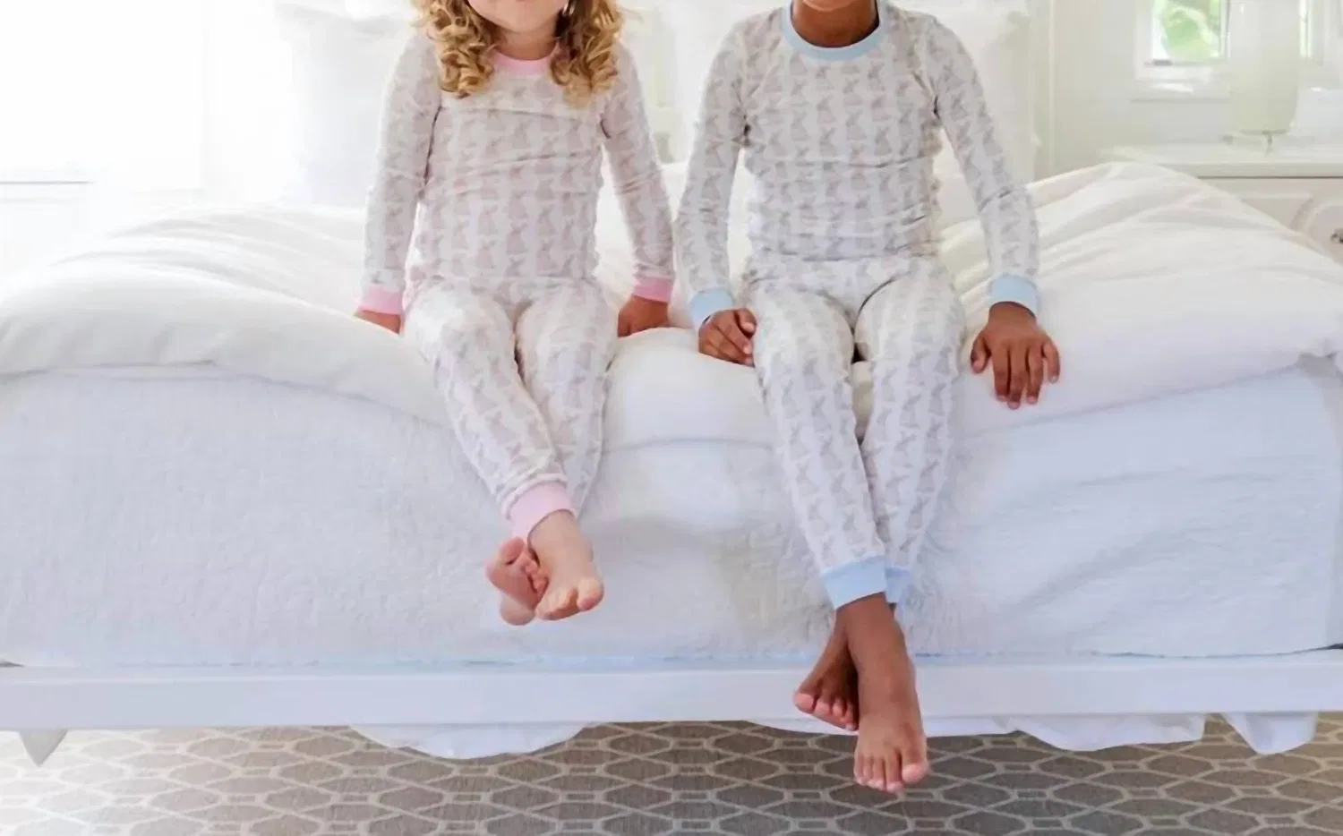 Детский комплект пижамный с принтом Grayson Pajama Pant Set lila + hayes, Easter Bunnies Blue — фото 4