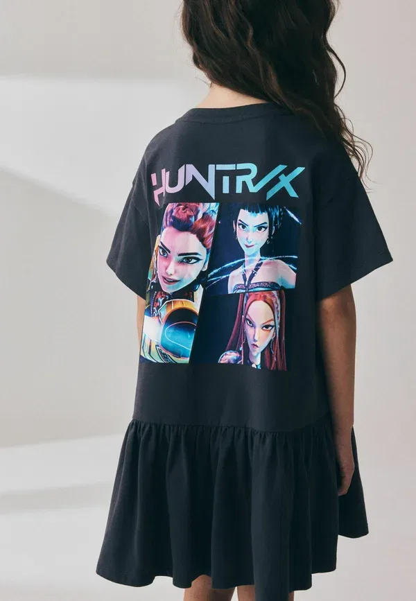 Платье хлопковое Kpop Demon Hunters T-shirt Dress Next, Charcoal Grey, серый — фото 3