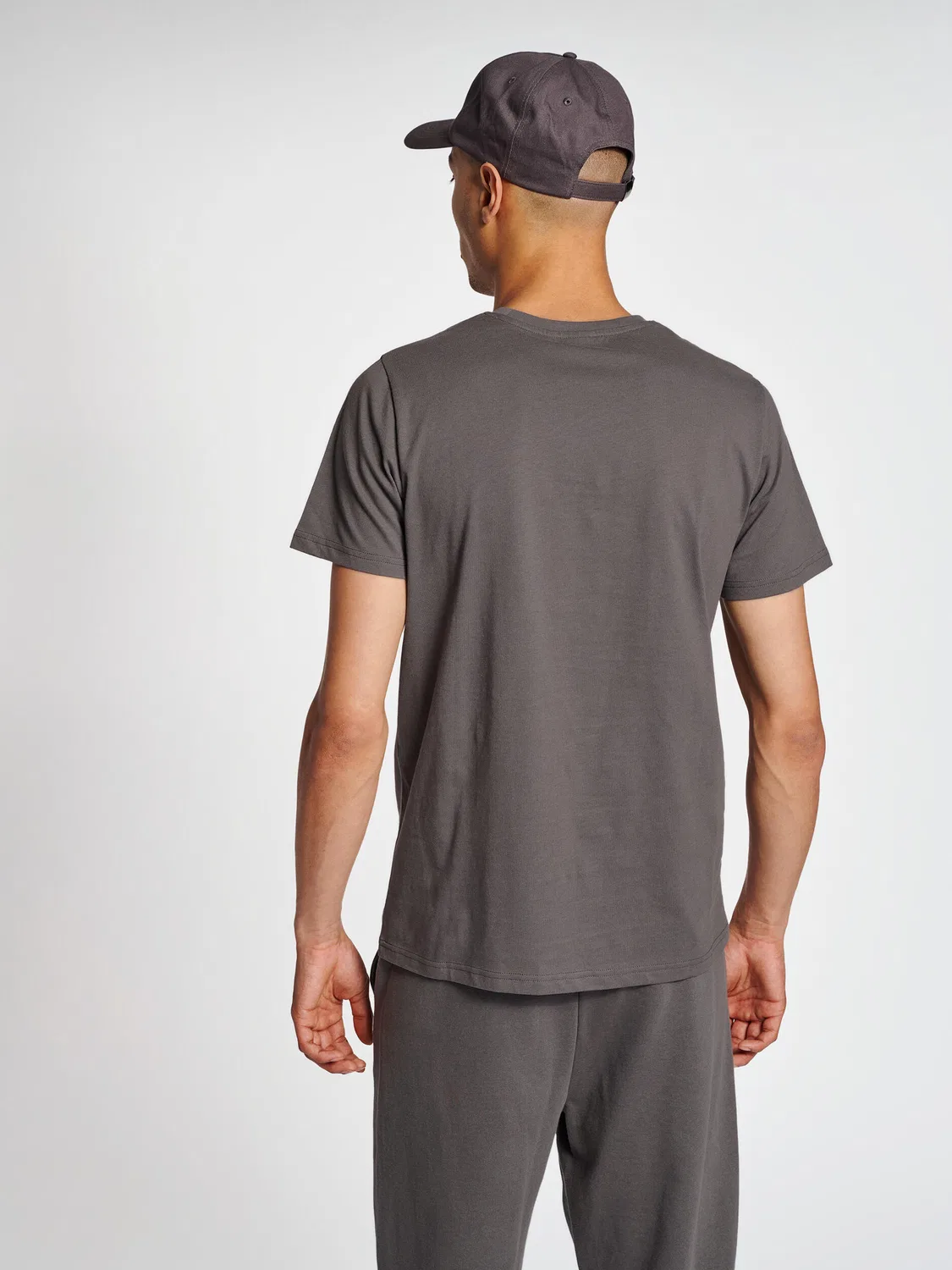 Детская хлопковая футболка Hmllegacy T-Shirt S/S Unisex, Hummel, Grau — фото 4