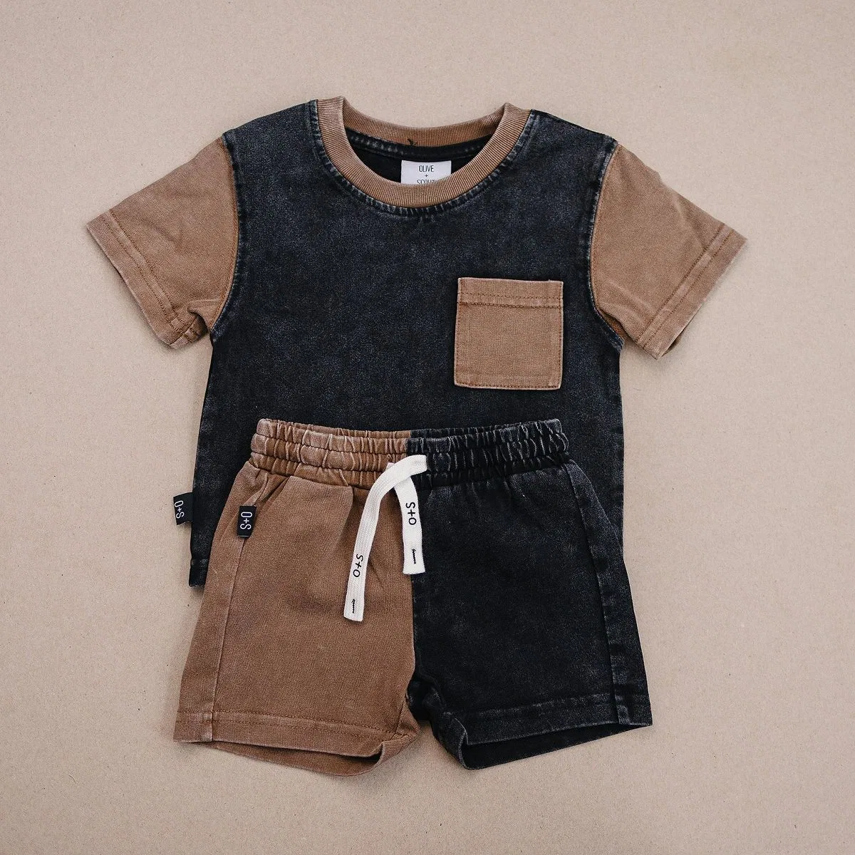 Детский комплект футболки и шорт с принтом Zoe Set Olive + Scout, Brown — фото 2