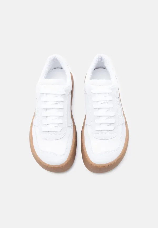 Кроссовки из телячьей кожи Trainers Mm6 Maison Margiela, белый — фото 4