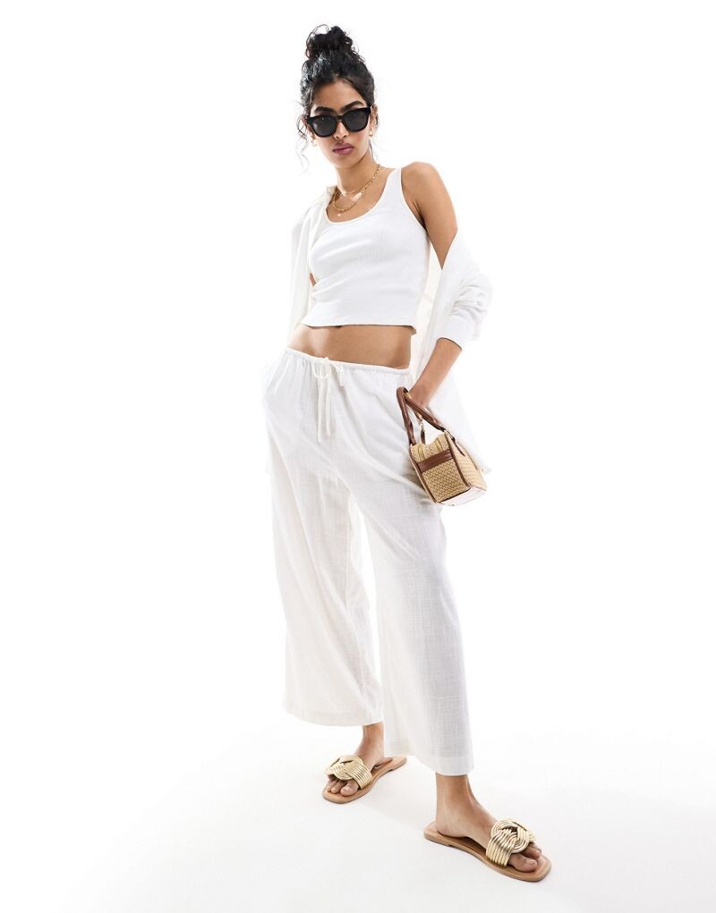 

Белые льняные брюки-кюлоты ASOS DESIGN