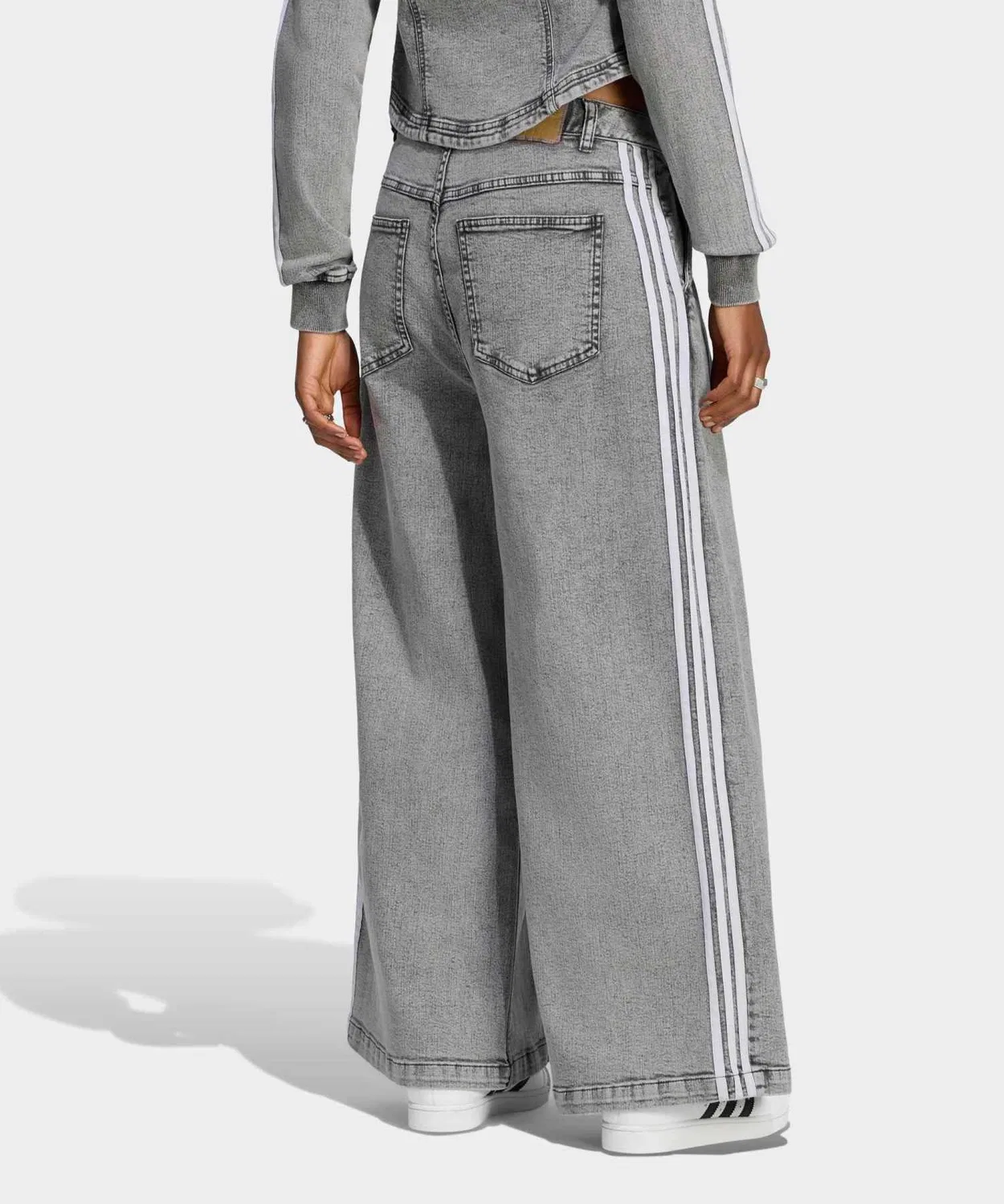 Женские джинсовые широкие брюки с принтом Adidas Originals, Grey — фото 2