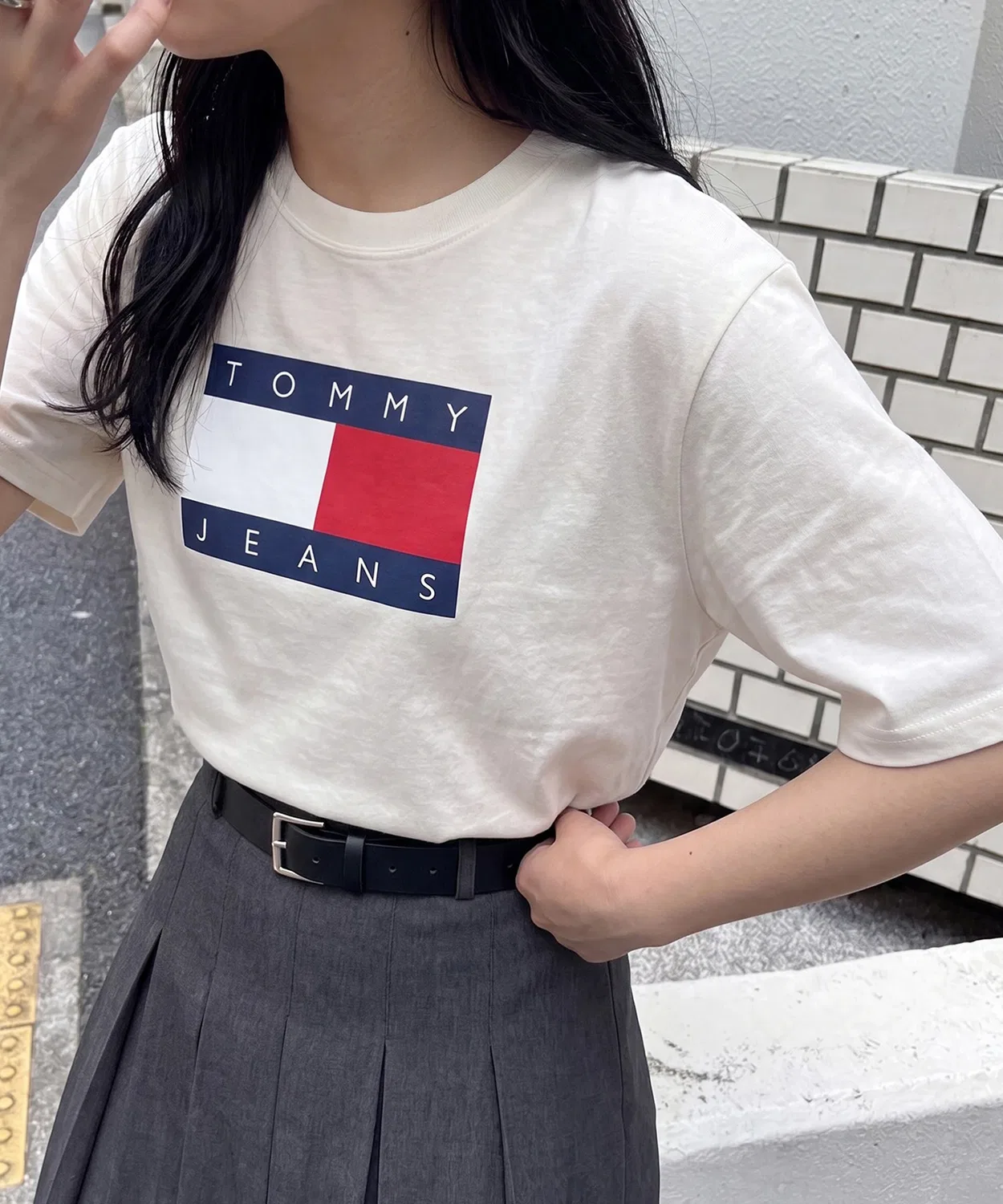 Женская футболка с принтом Tommy Jeans Flag Tee TOMMY HILFIGER, Ivory