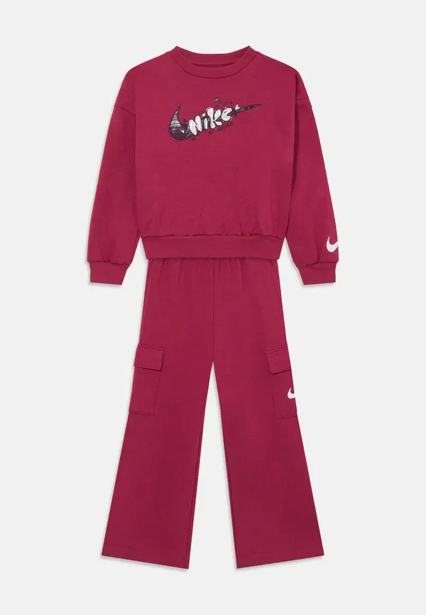 Спортивный костюм из футера Nike Sportswear, Sweet Beet