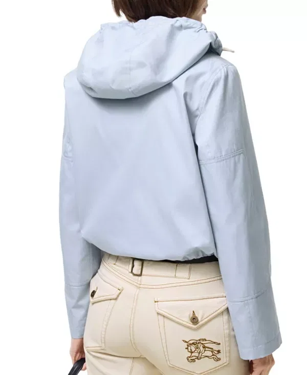 Женская куртка-парка укороченная из тропической габардины модель Cropped tropical gabardine parka Burberry, Sunbleached Blue — фото 4