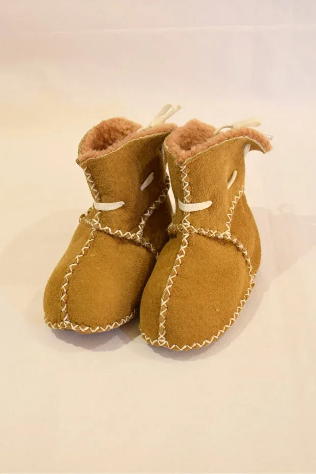 Детские ботинки для новорожденных с шнуровкой Simala baby yellow back-lace-up boot type lambskin booties Adisia, Yellow