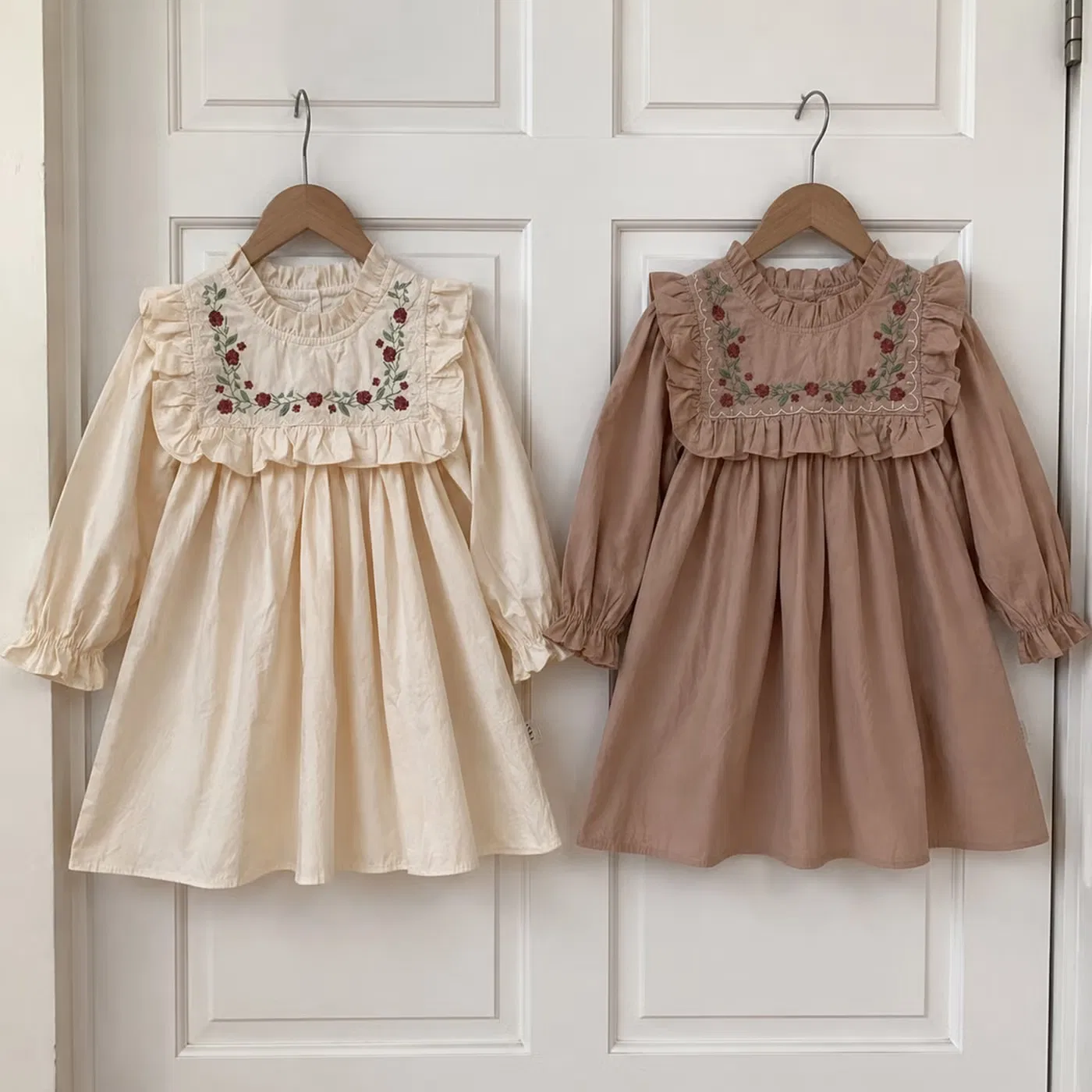 Платье с вышивкой и воланами на груди хлопковое Bloomknit