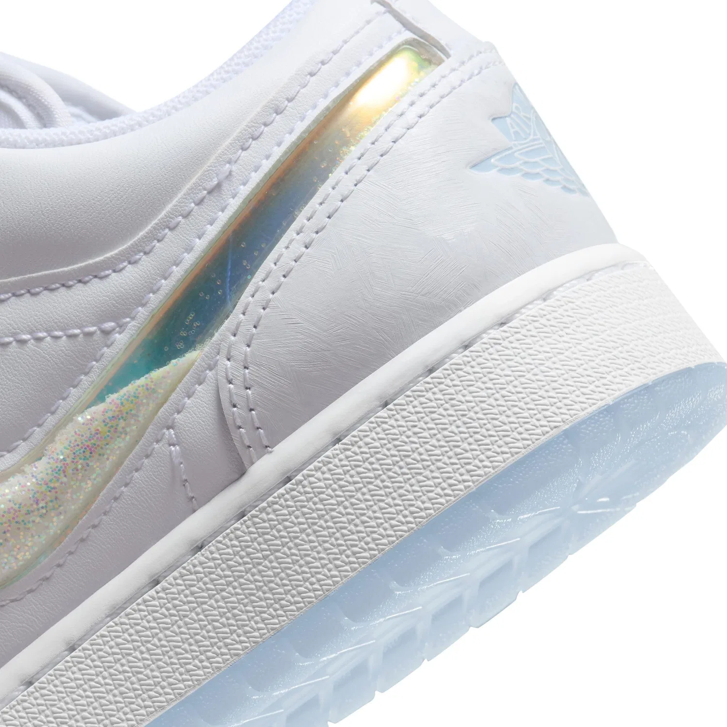 Детские кроссовки для мальчиков с принтом Air Jordan 1 Low NIKE, White Ice Blue — фото 2