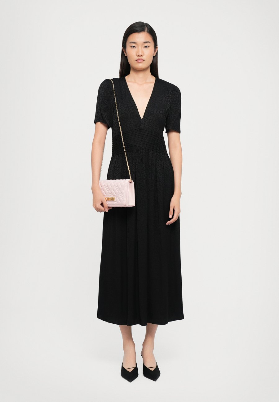 

Сумка кросс-боди Love Moschino SMART DAILY BAG, Powder/Pink