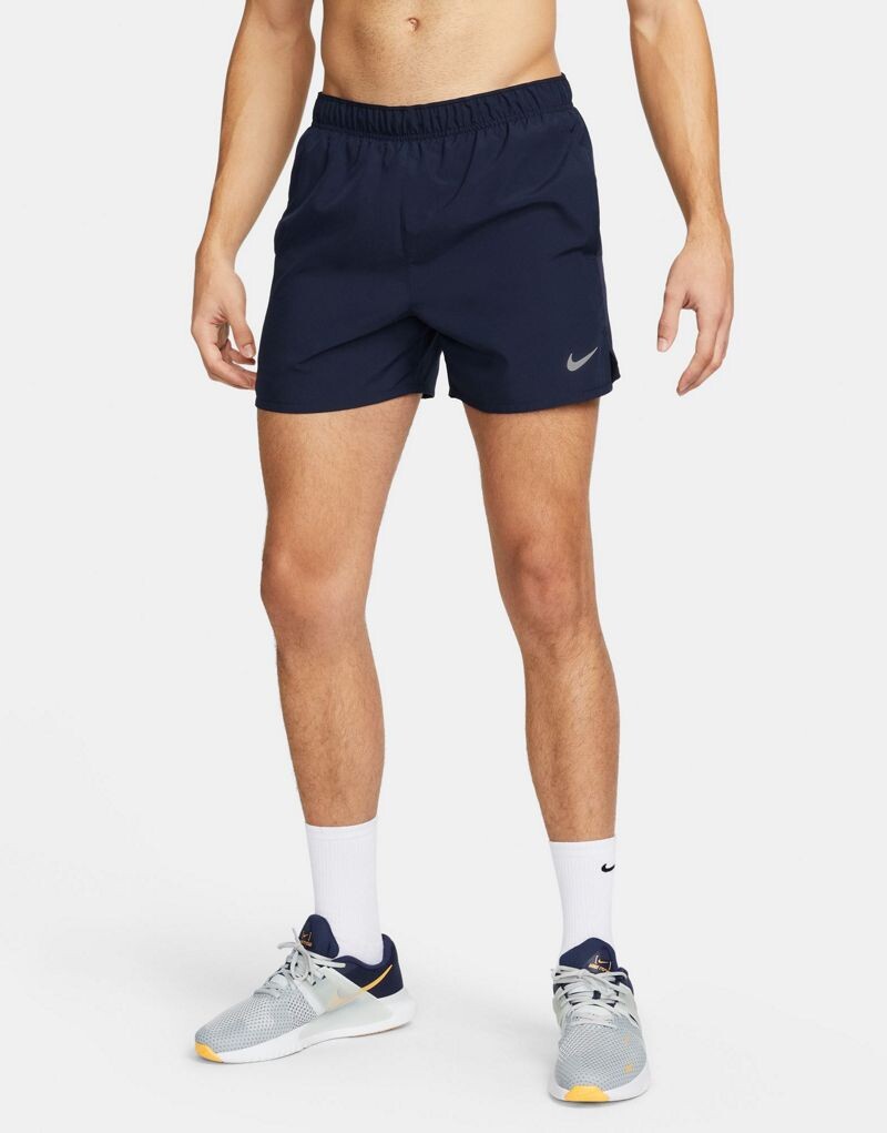 

Nike — Dri-FIT Challenger — шорты темно-синего цвета, длина 5 дюймов