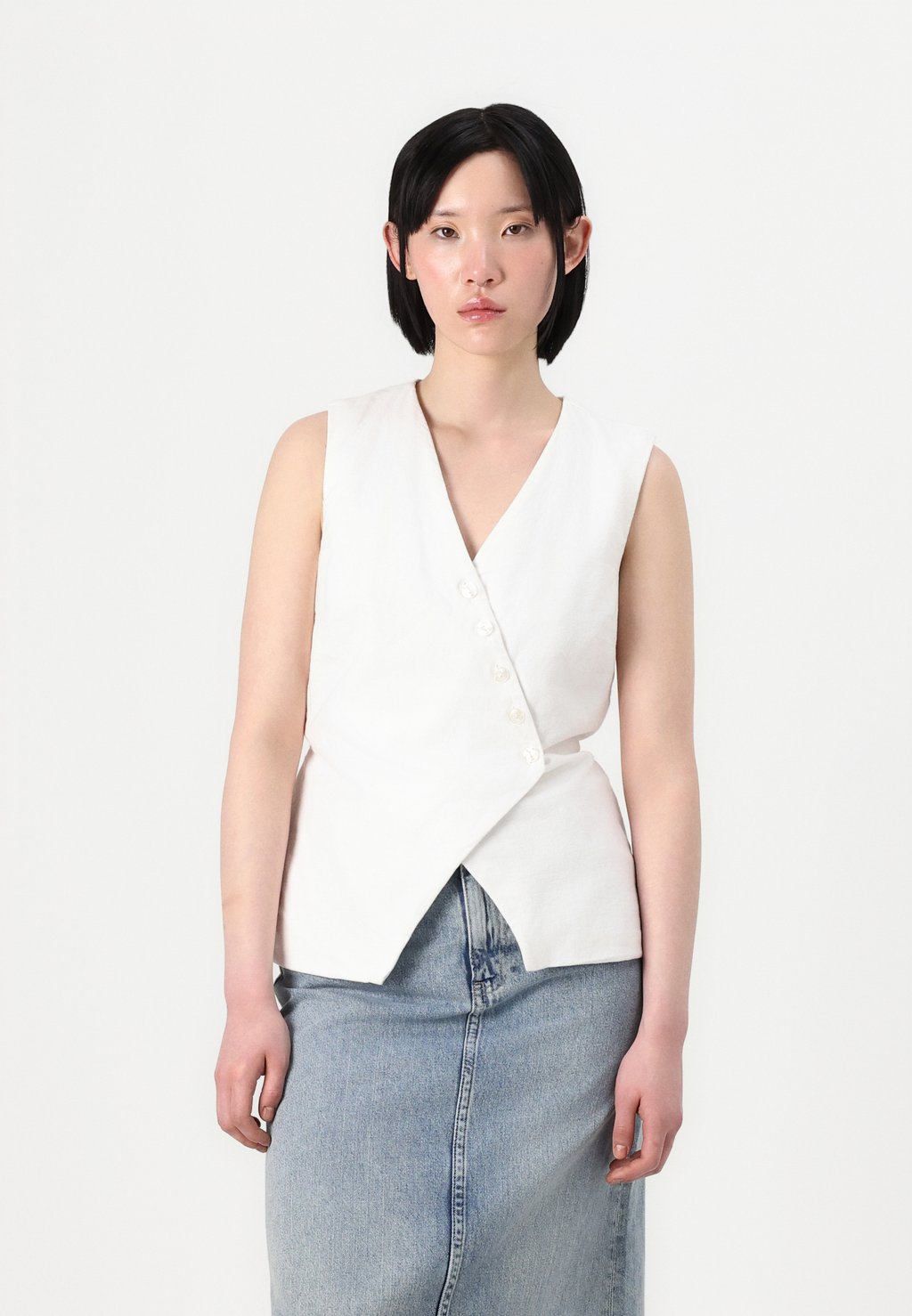 

Топ без рукавов BARE LONGLINE VEST Abercrombie & Fitch, белый