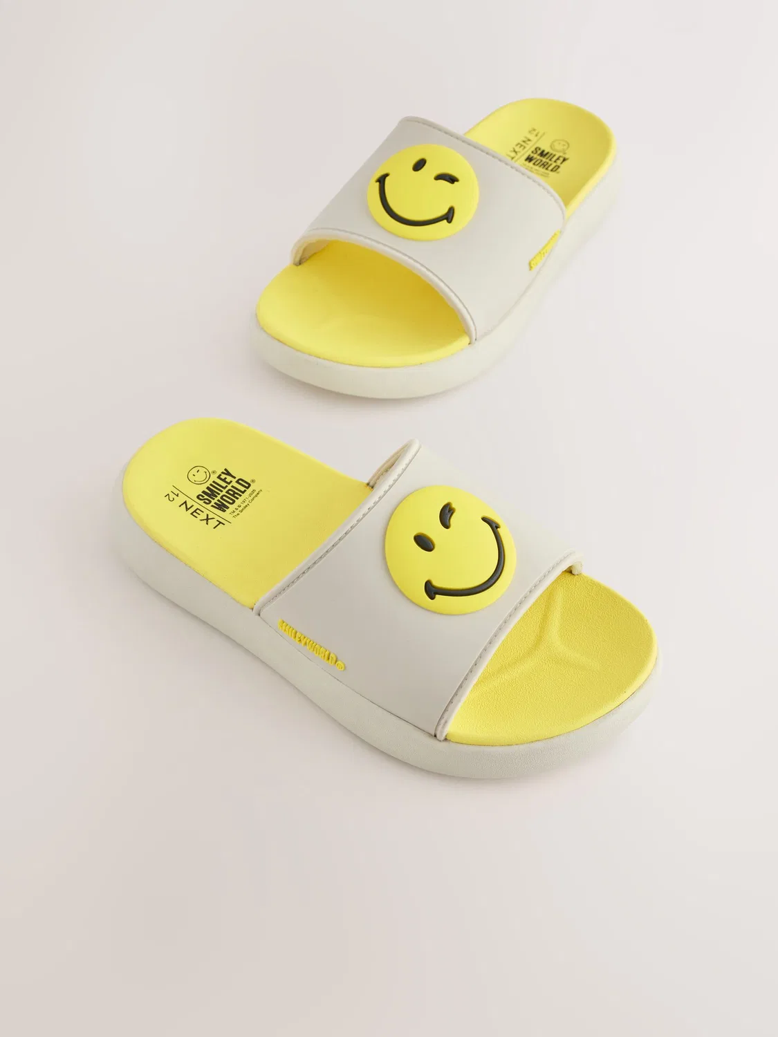 Сандалии Smiley World Beach Sliders Next, кость