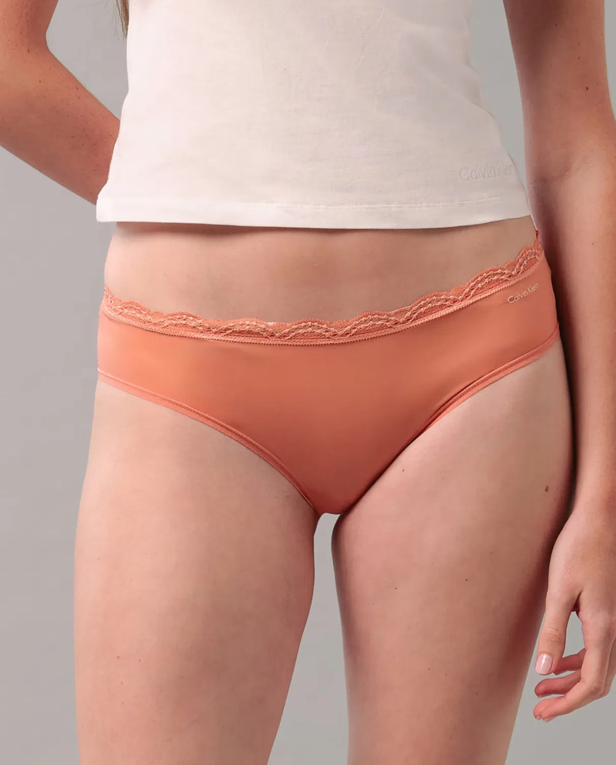 Женские трусы-слипы из микрофибры с кружевом Calvin Klein, Naranja