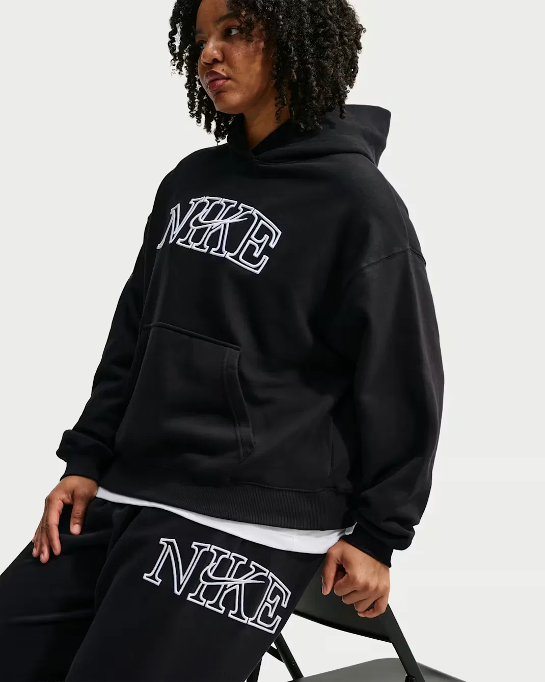 Женская объемная толстовка с логотипом Nike Studio Fleece Medium Weight, Total Black/White — фото 3