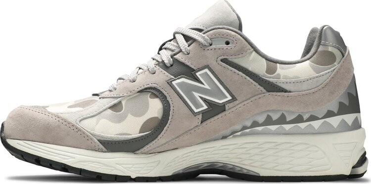Кроссовки New Balance BAPE x 2002R 'Apes Together Strong - Grey Camo', серый — фото 4
