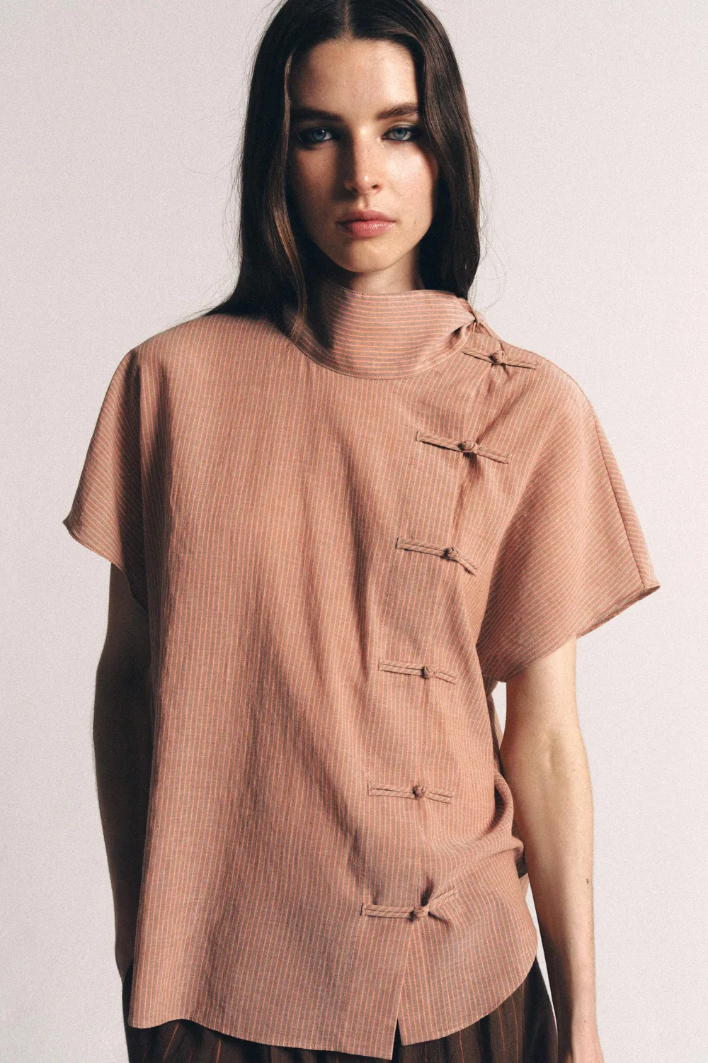 Рубашка из коллекции ZW с застежкой в виде лягушки. ZARA, Light brown — фото 2