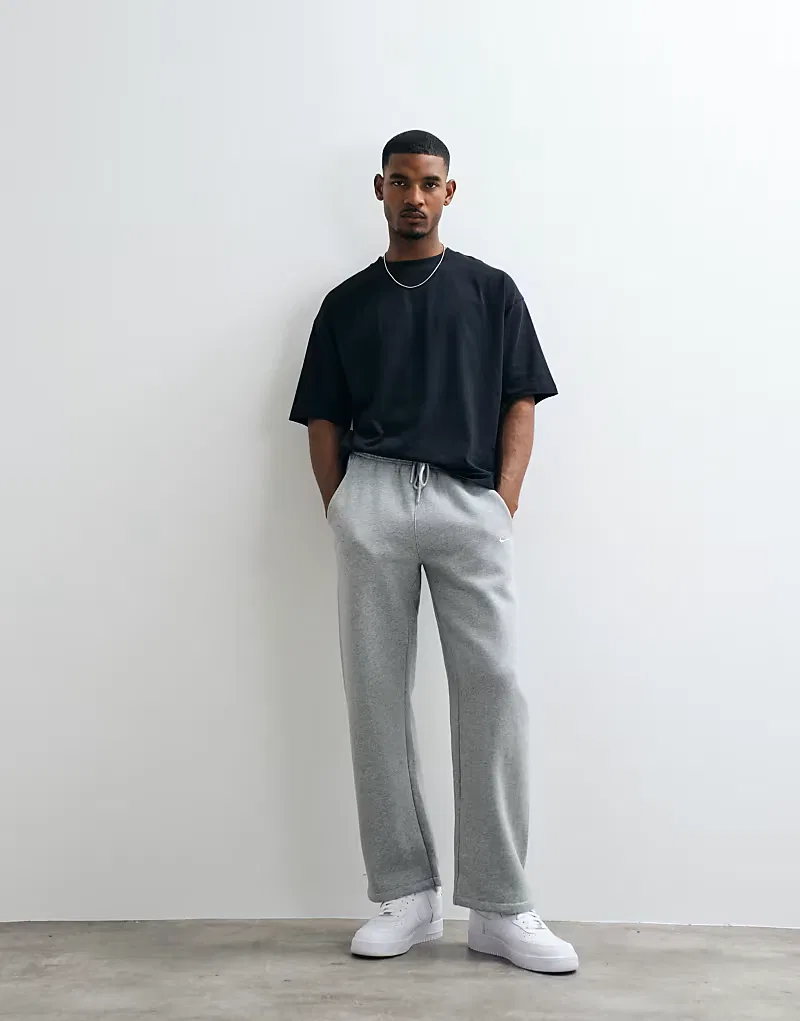 Спортивные брюки Nike Solo Fleece прямого кроя с эластичными вставками, серые