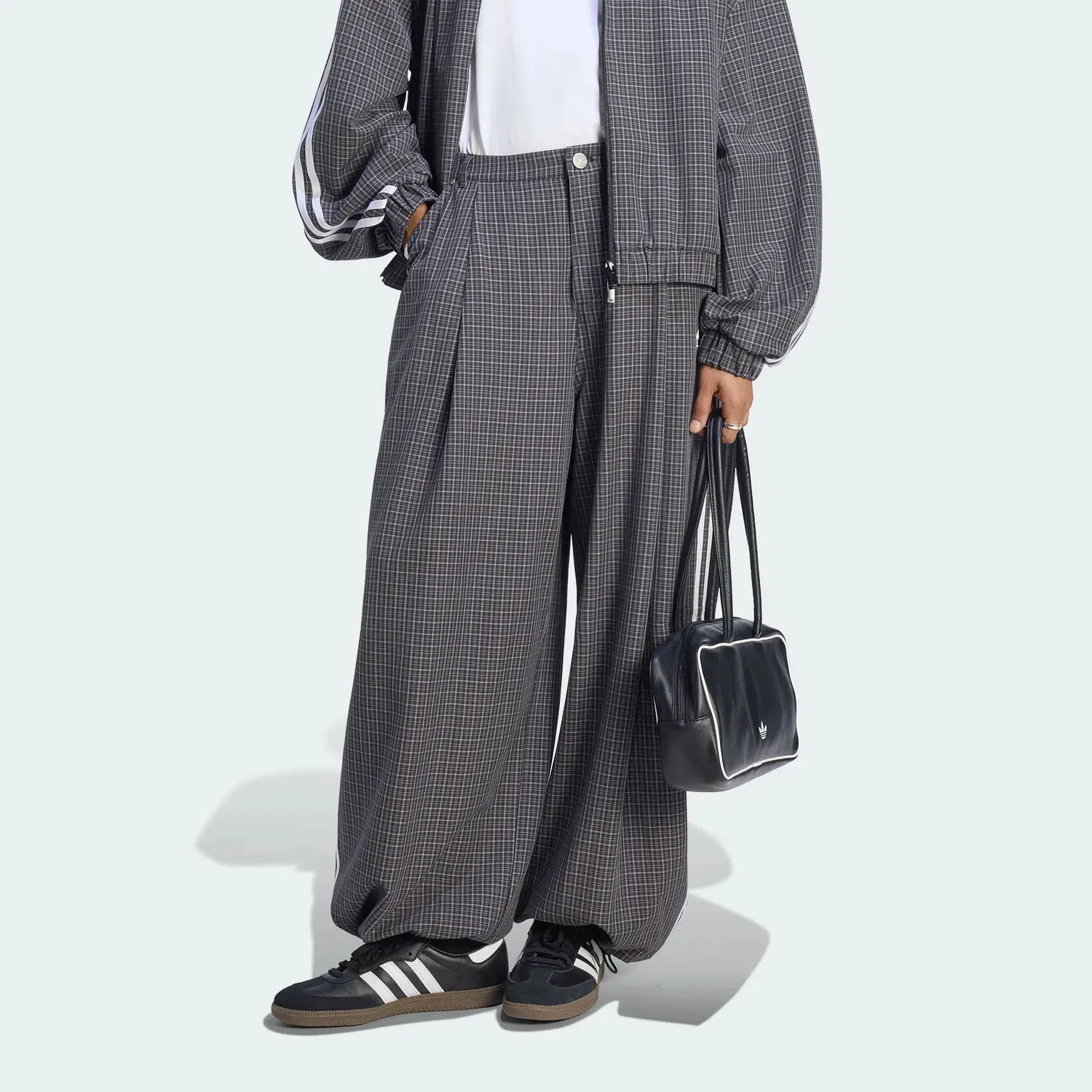 Женские спортивные штаны свободного кроя Adidas Originals, Black/Gray/Graphite Black — фото 3