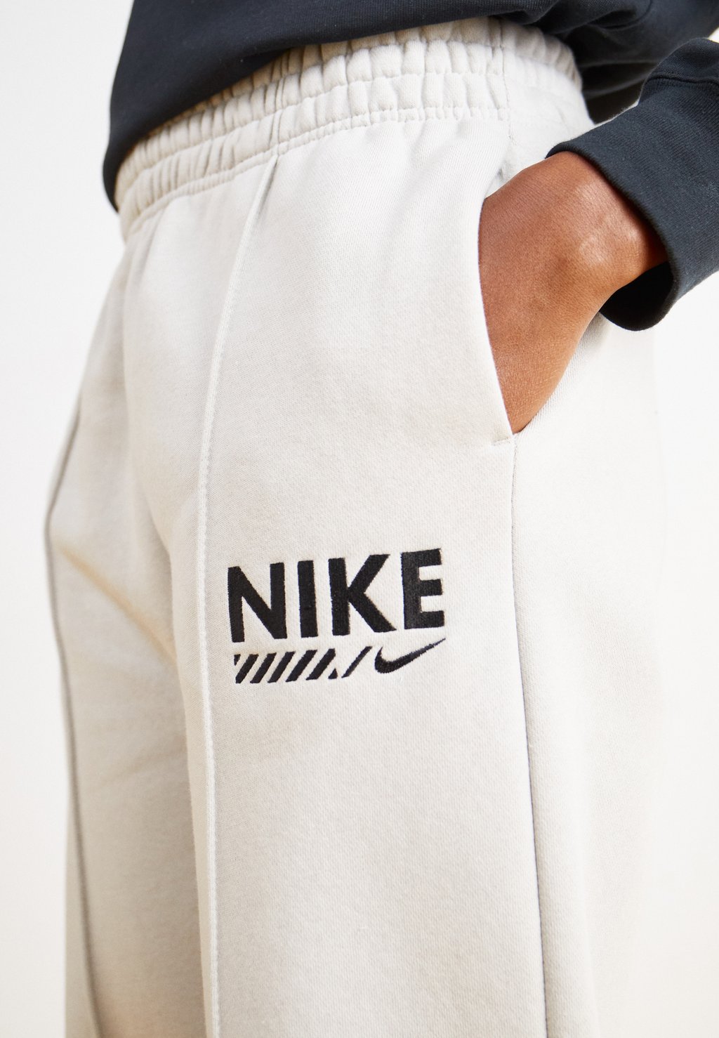 

Спортивные брюки PANT Nike Sportswear, черный