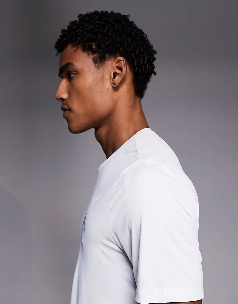 Футболка Adidas Running Essentials, белый — фото 4