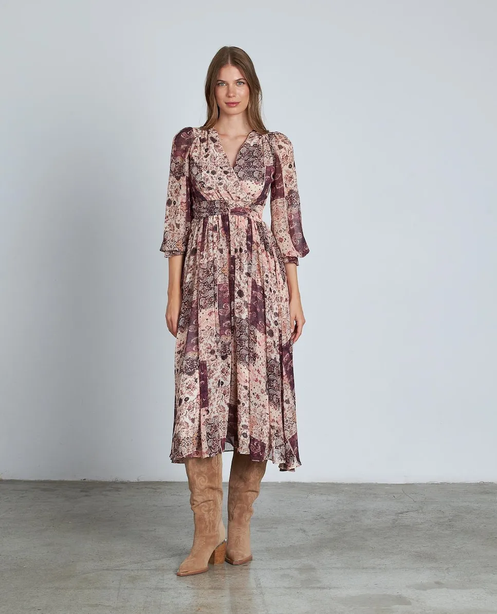 

Длинное платье с расклешенной юбкой и полупрозрачными пышными рукавами Alma en Pena, розовый